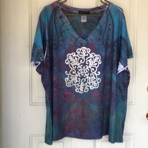 Pretty plus size top.